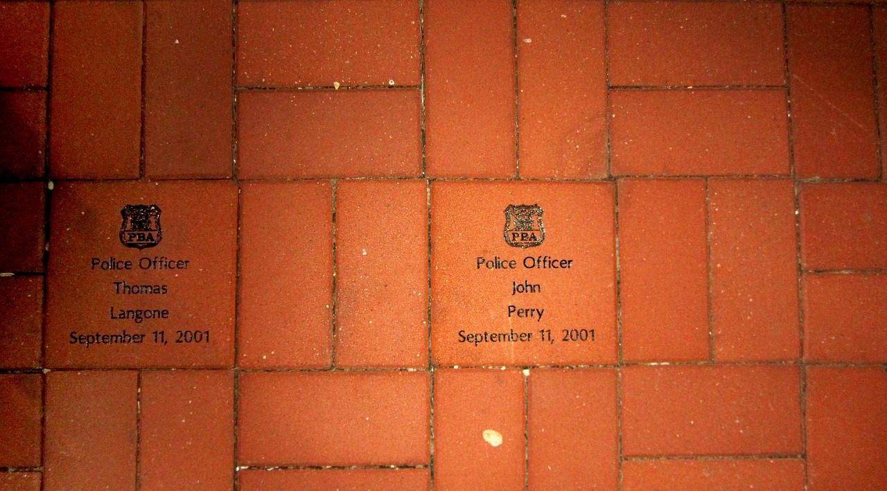 微信新号买卖：苹果三代哪个平台购买便宜